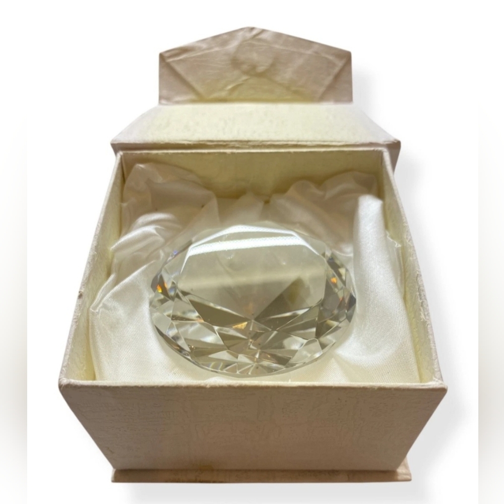 Event Blossom 2007 Glass Diamond Paperweight